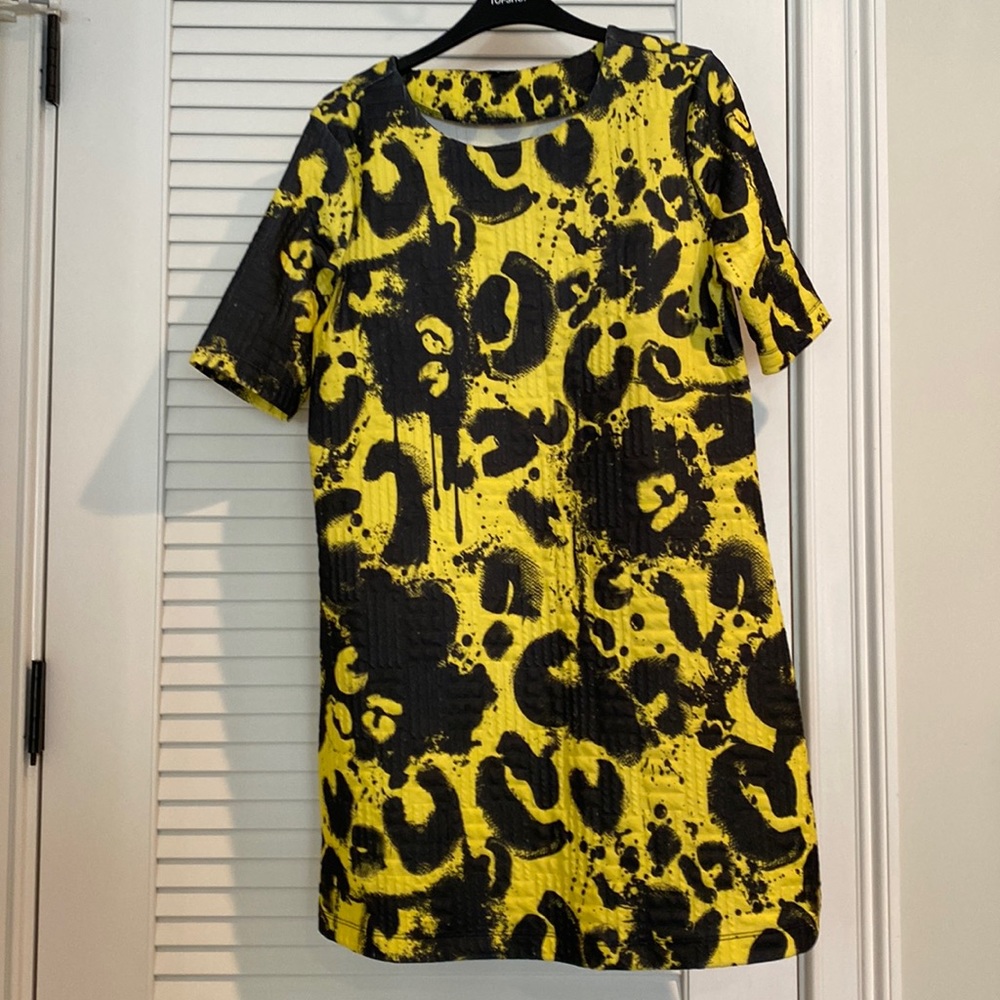 Striking design! UK bought River Island dress. - Picture 1 of 3
